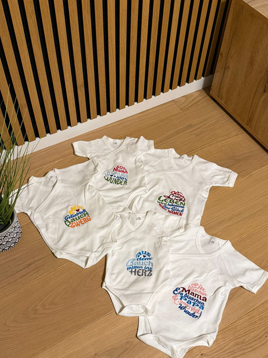 Bestickter Babybody "50% Mama, 50% Papa = 100% Wunder"